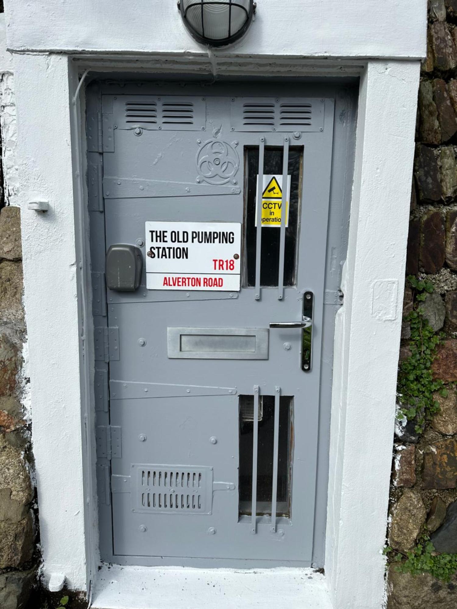 The Old Water Pumping Station Quirky Underground Hobbit House Lejlighed Penzance Eksteriør billede